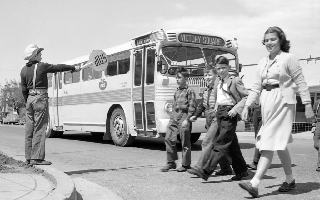 BCE-bus-with-school-children-1948-cropped